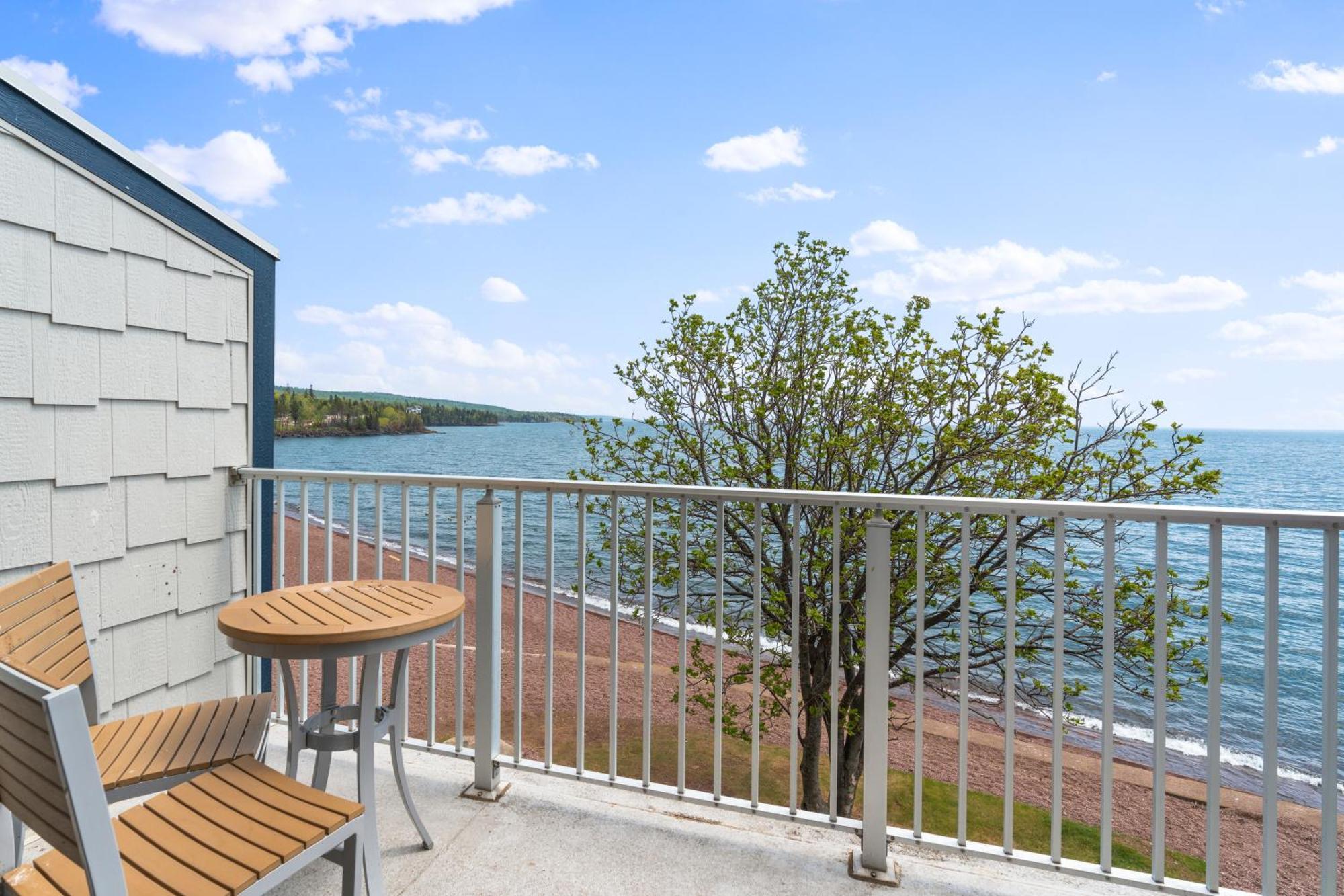 East Bay Suites Grand Marais Exterior foto